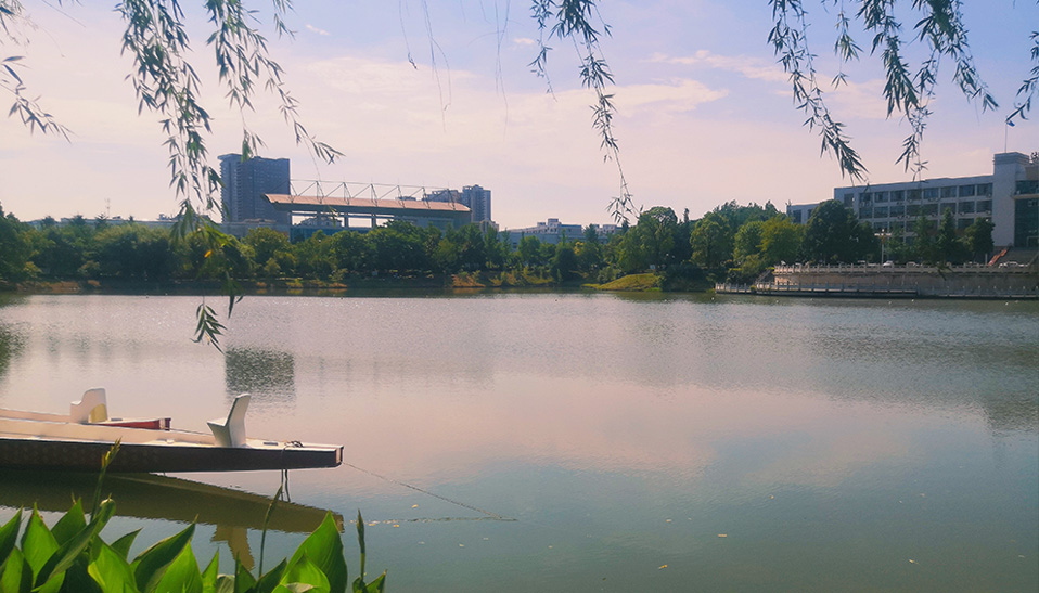 湖北科技大学成教校园风景06